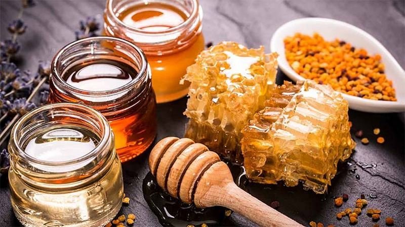 Chiêm bao thấy bạn thân cầm chai mật ong anh em hãy đánh nhanh 27 - 30
